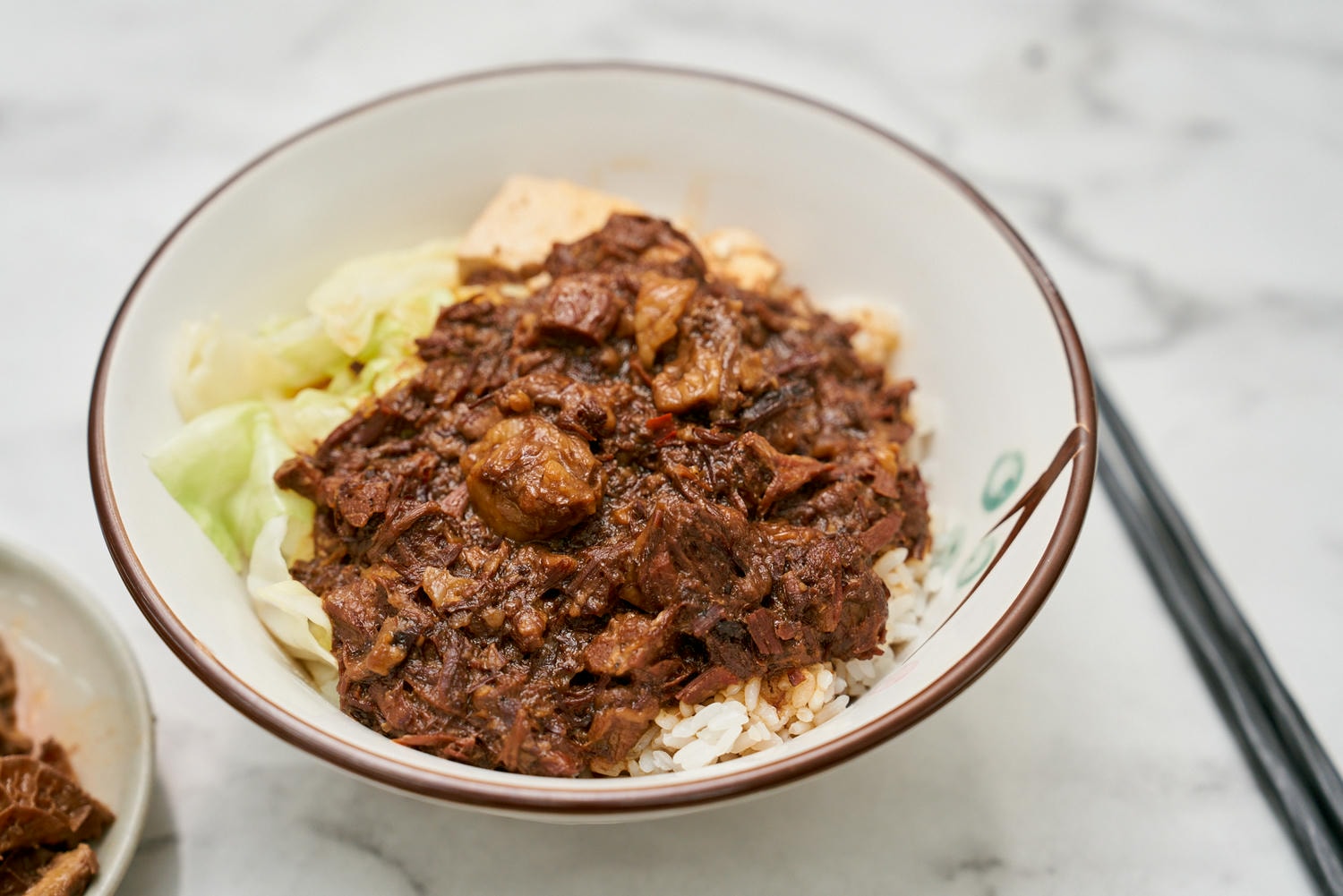 ▌新北美食|三重在地人氣夯店「二木牛肉麵」,原型食材熬煮,紮實平價的美味,連日本雜誌都來專訪! ▌ - 第10張圖