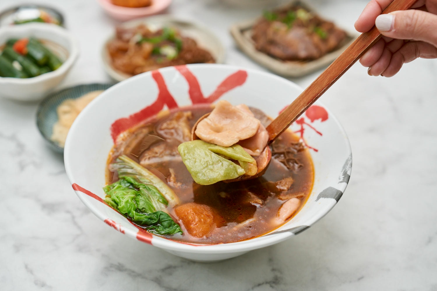 ▌新北美食|三重在地人氣夯店「二木牛肉麵」,原型食材熬煮,紮實平價的美味,連日本雜誌都來專訪! ▌ - 第7張圖