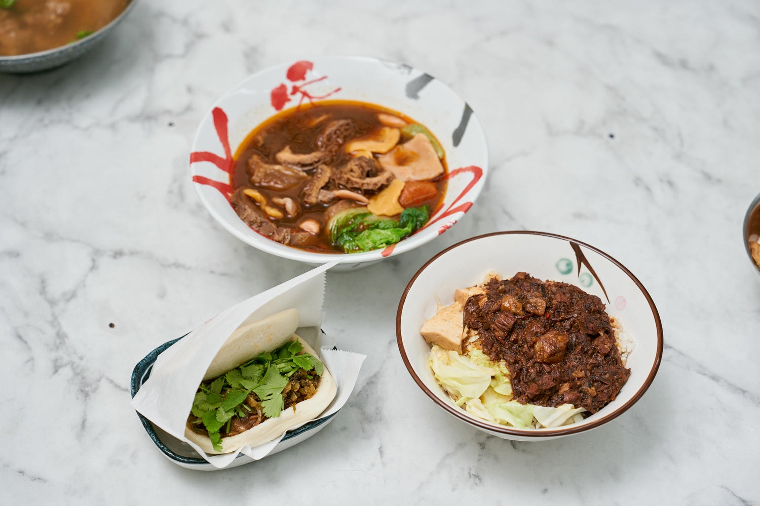 ▌新北美食|三重在地人氣夯店「二木牛肉麵」,原型食材熬煮,紮實平價的美味,連日本雜誌都來專訪! ▌ - 第14張圖