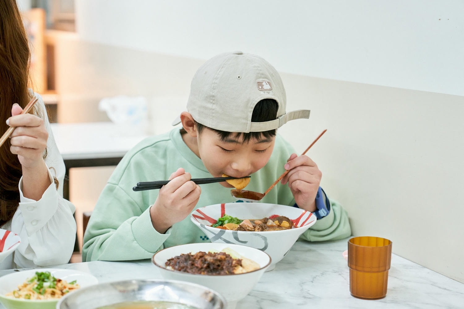 ▌新北美食|三重在地人氣夯店「二木牛肉麵」,原型食材熬煮,紮實平價的美味,連日本雜誌都來專訪! ▌ - 第8張圖