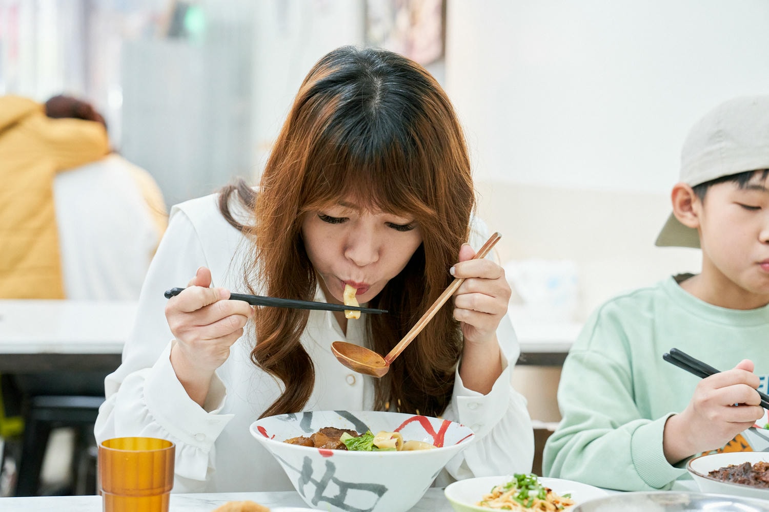 ▌新北美食|三重在地人氣夯店「二木牛肉麵」,原型食材熬煮,紮實平價的美味,連日本雜誌都來專訪! ▌ - 第28張圖