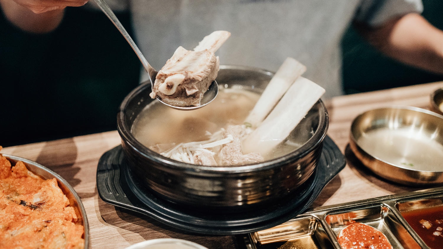 ▌高雄美食|韓國烤肉還可以這樣吃?「水刺床韓式烤肉」神還原韓式料理、手作韓式小菜無限供應! ▌ - 第19張圖