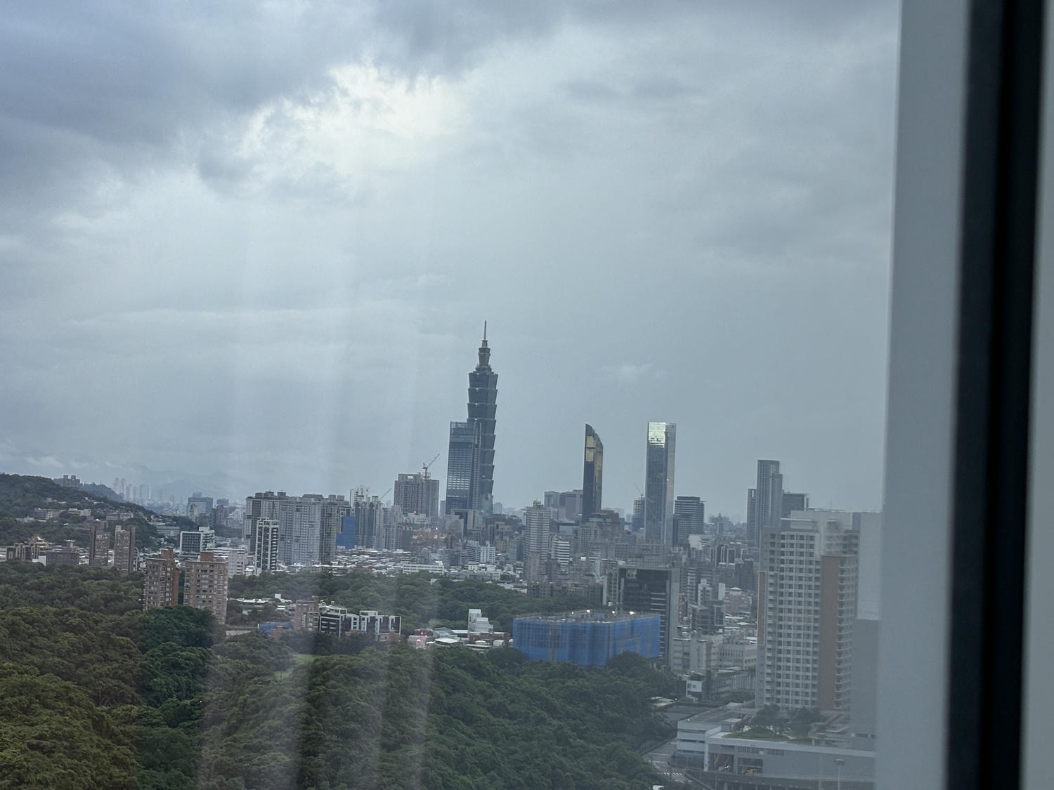 ▌台北住宿|最容易遇到韓星的「台北六福萬怡酒店」,四鐵共構,隨時出發隨時go! ▌ - 第16張圖