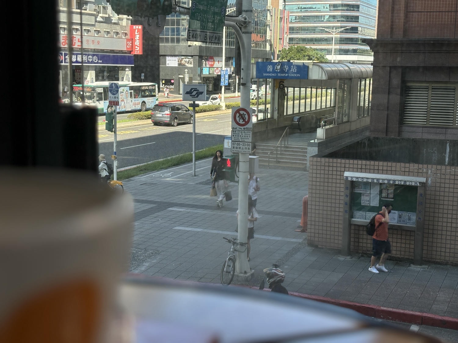 ▌台北住宿|善導寺出站即到「和逸飯店•台北忠孝館 」CP值NO.1!阜杭豆漿就在正對面! ▌ - 第1張圖