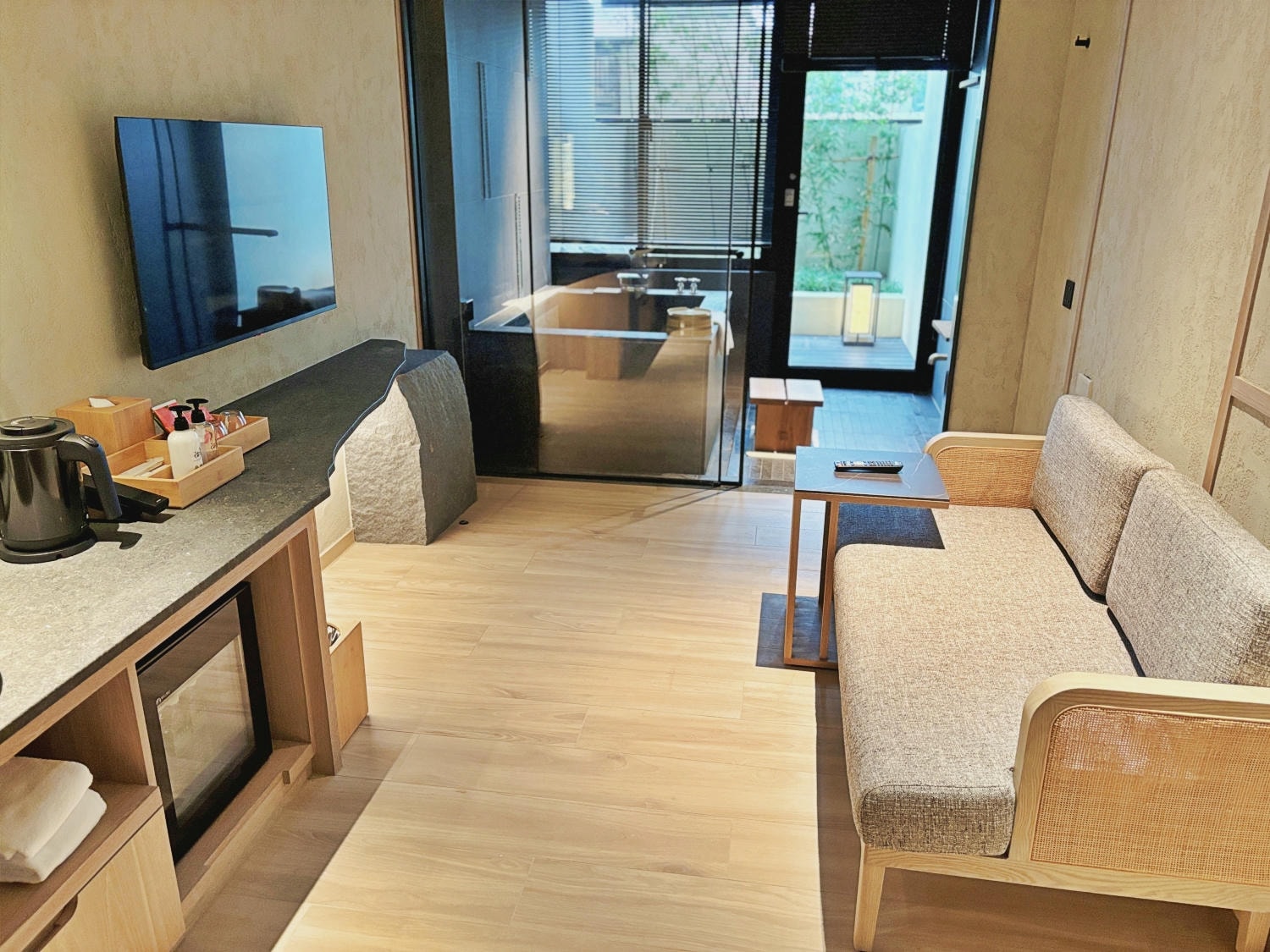 ▌台北住宿|新開幕「北投晶泉丰旅」房內就有山巒景緻雙湯池!免費享用迎賓茶點、Happy Hour微醺時刻! ▌ - 第37張圖