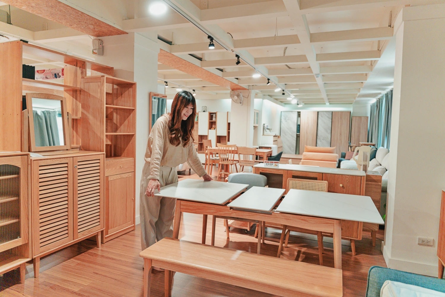 ▌居家家具|從空間美學到價位都滿意的「橙家居・家具」,電動沙發、實木家具推薦 ▌ - 第26張圖