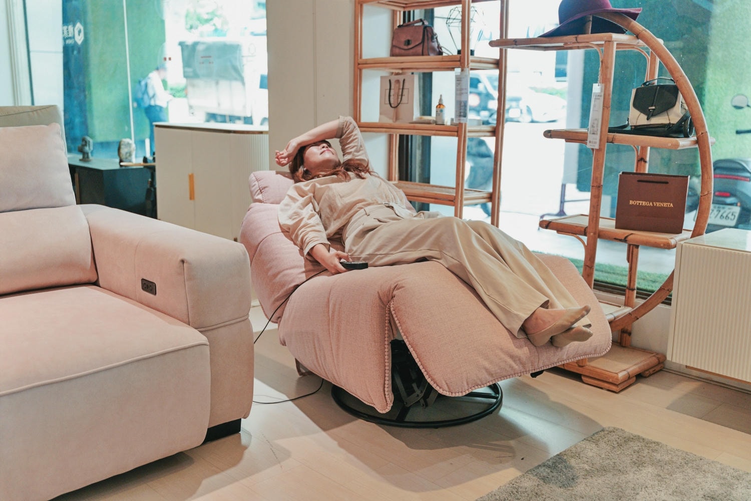 ▌居家家具|從空間美學到價位都滿意的「橙家居・家具」,電動沙發、實木家具推薦 ▌ - 第14張圖
