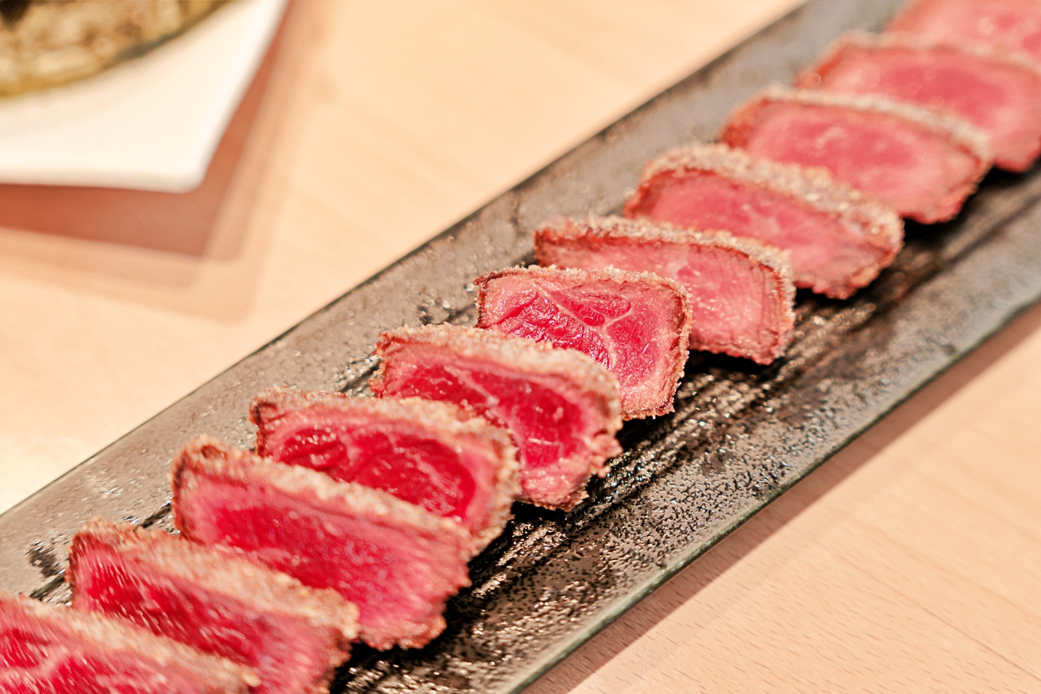 ▌台中美食|浮誇系美食「嵐山熟成牛かつ專売」!必吃爆量炸牛排,還有夏季限定芒果甜點系列,一次雙滿足 ▌ - 第19張圖