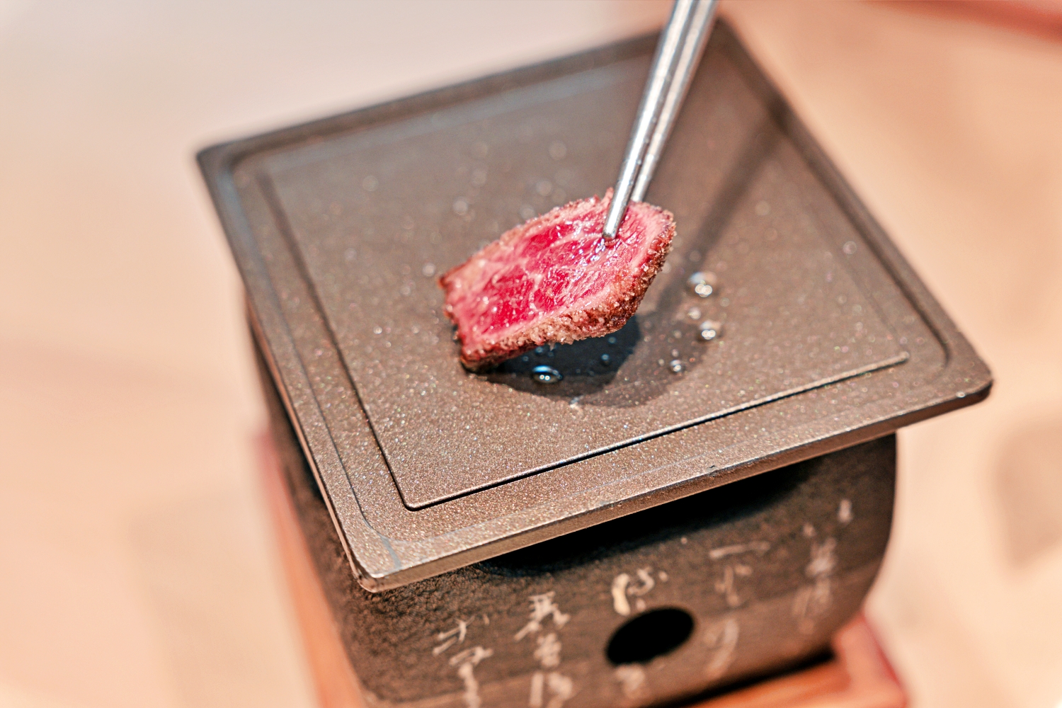 ▌台中美食|浮誇系美食「嵐山熟成牛かつ專売」!必吃爆量炸牛排,還有夏季限定芒果甜點系列,一次雙滿足 ▌ - 第21張圖