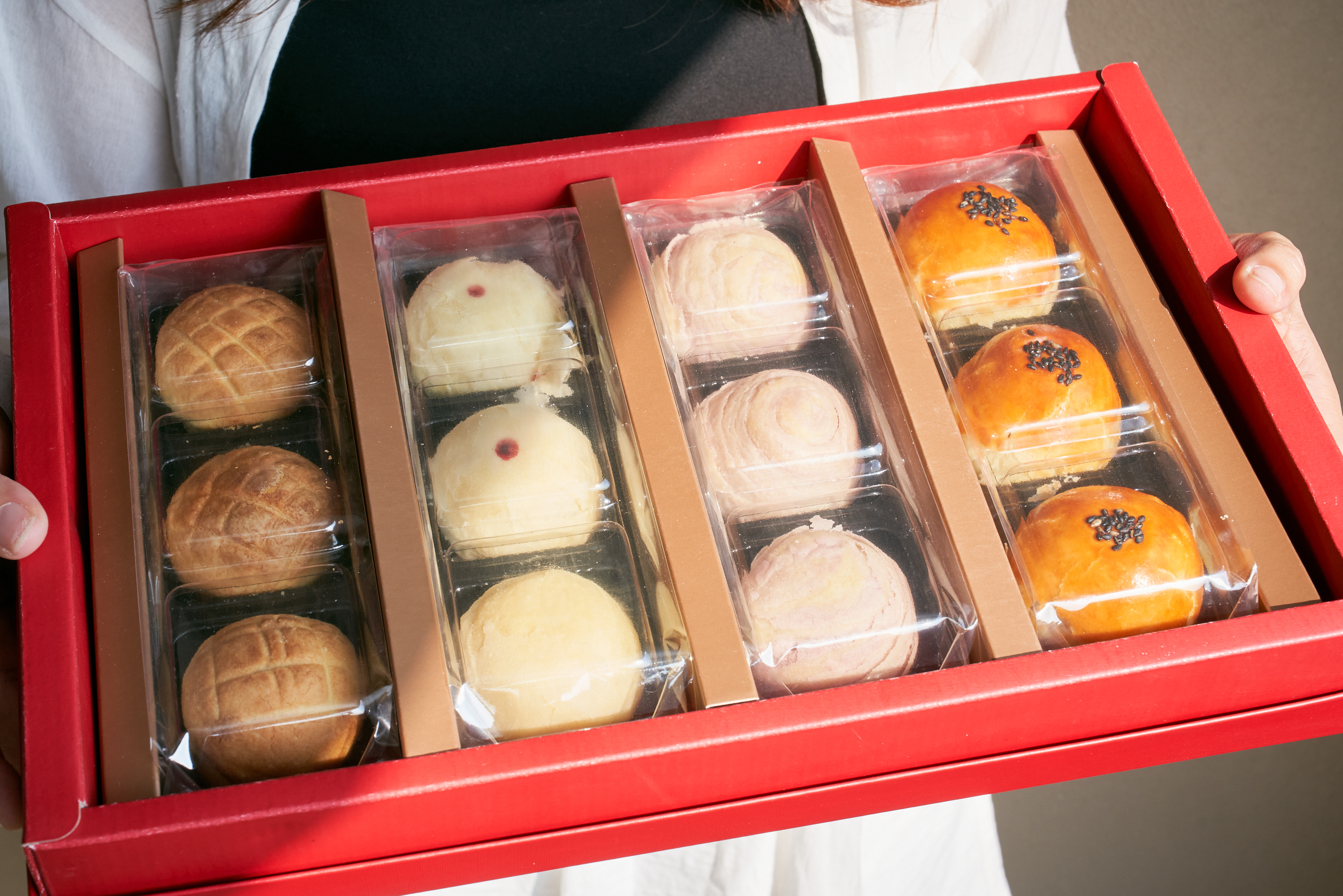▌2025中秋禮盒推薦|品味+口味=「艾立蛋糕」!今年除經典蛋黃酥、芋頭麻糬還有法式甜點一次大滿足!隱藏版『這個』必吃! ▌ - 第2張圖