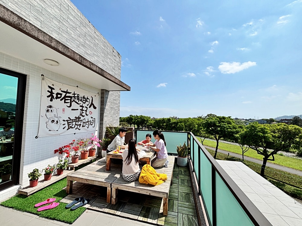 ▌宜蘭住宿｜夢幻中島廚房+不限時KTV就在「家太幸福民宿」！Switch、小孩放電一次滿足，宜蘭包棟推薦 ▌