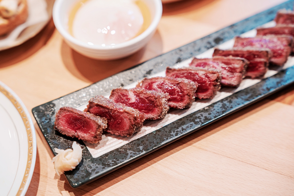 ▌台中美食|浮誇系美食「嵐山熟成牛かつ專売」!必吃爆量炸牛排,還有夏季限定芒果甜點系列,一次雙滿足 ▌ - 第19張圖 ▌台中美食|芒果控注意!「嵐山熟成牛かつ專売」芒果夏日甜點企劃限量開跑! ▌